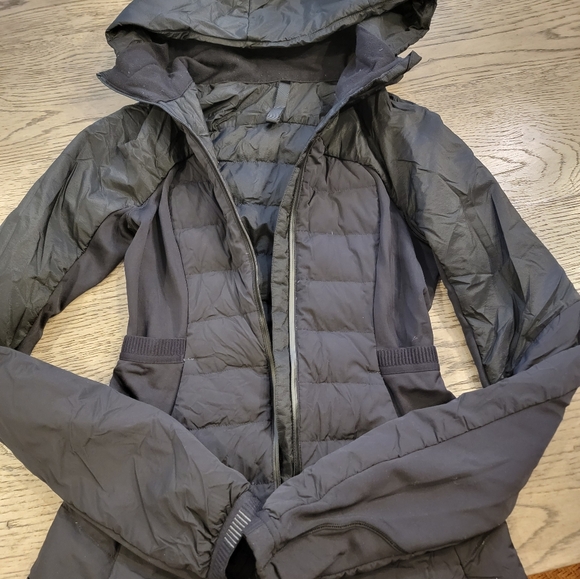 Lululemon jacket fit size 0-2 - Picture 2 of 2